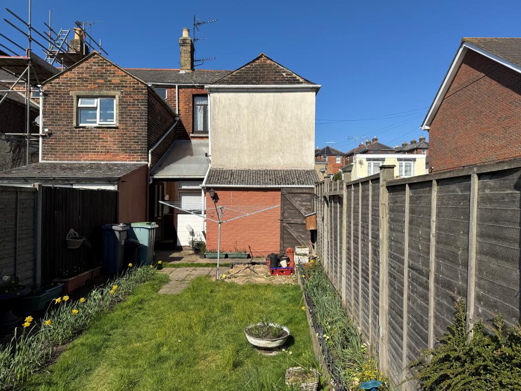 Lot: 148 - FREEHOLD FORMER SHOP WITH LIVING ACCOMMODATION BEHIND AND ABOVE - A View of the Rear Elevation from the Back Garden